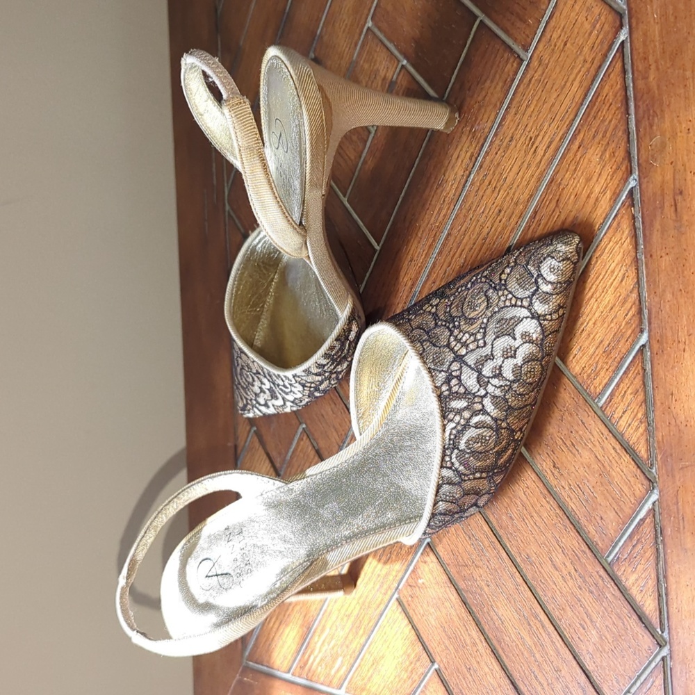Adrianna papell gold heels